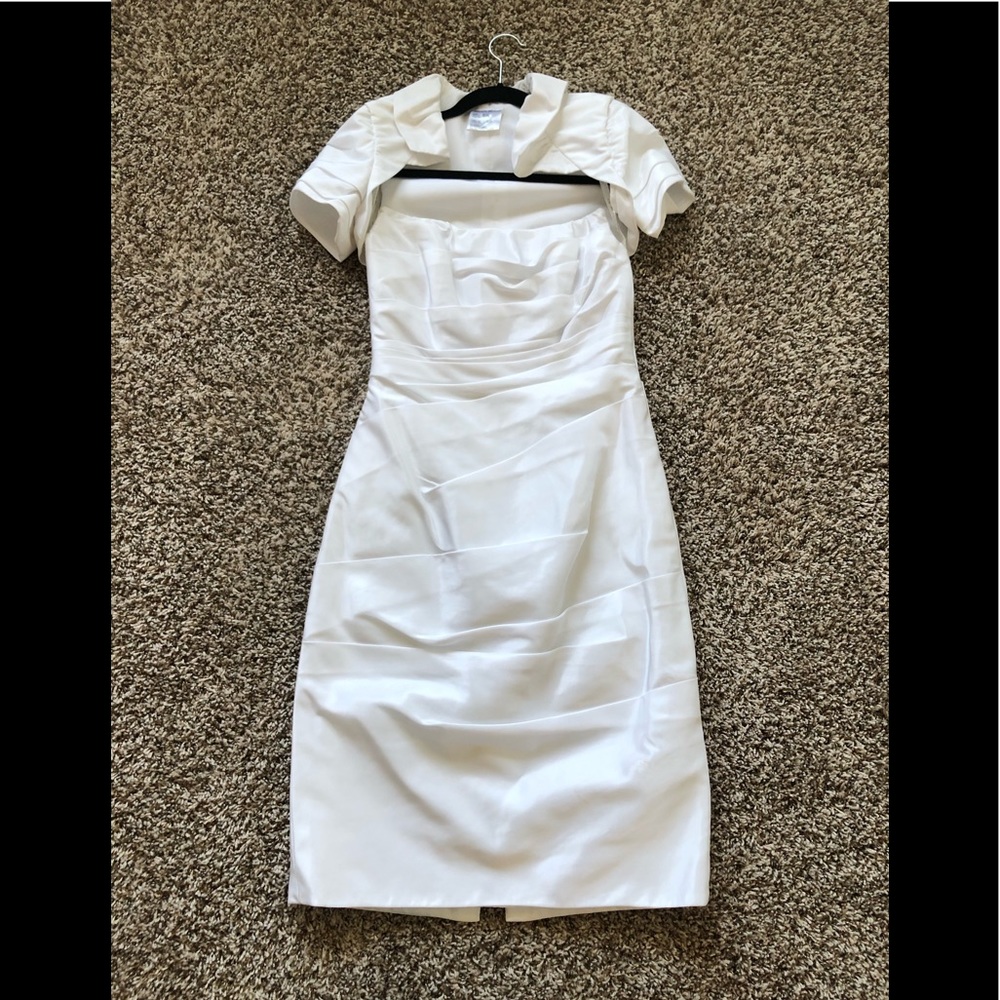 David’s Bridal white strapless wedding dress 8 - Picture 3 of 8